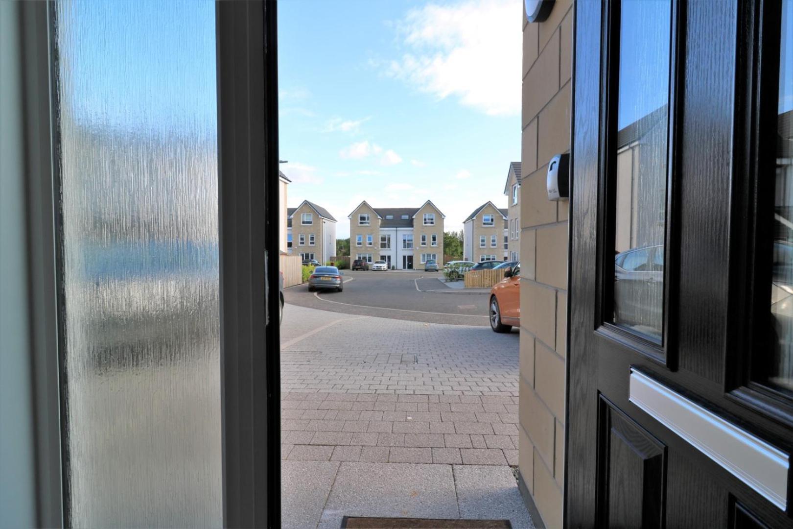 Signature - Macneish House East Kilbride Apartment Exterior photo